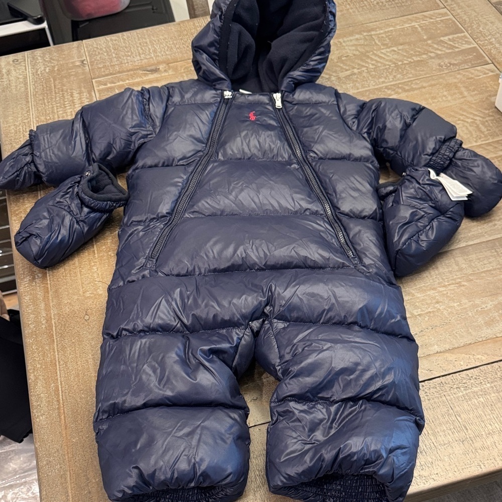 RALPH LAUREN HOODED DOWN
SNOW SUIT size 9 m with detachable footies and mittens - Picture 2 of 11